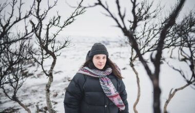 ”Muutto takaisin Saamenmaalle oli minulle vallankumouksellinen akti” – Lada Suomenrinteen taiteessa luonto elää ja virtaa