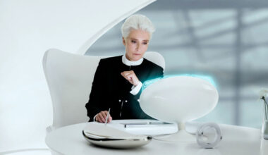 Men in Black International / Emma Thompson