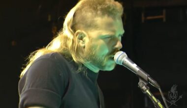 Mitähän James Hetfield nykyään tuumaa 30 vuoden takaisesta hiustyylistään? Metallica jakoi livevideon kaukaa ysäriltä