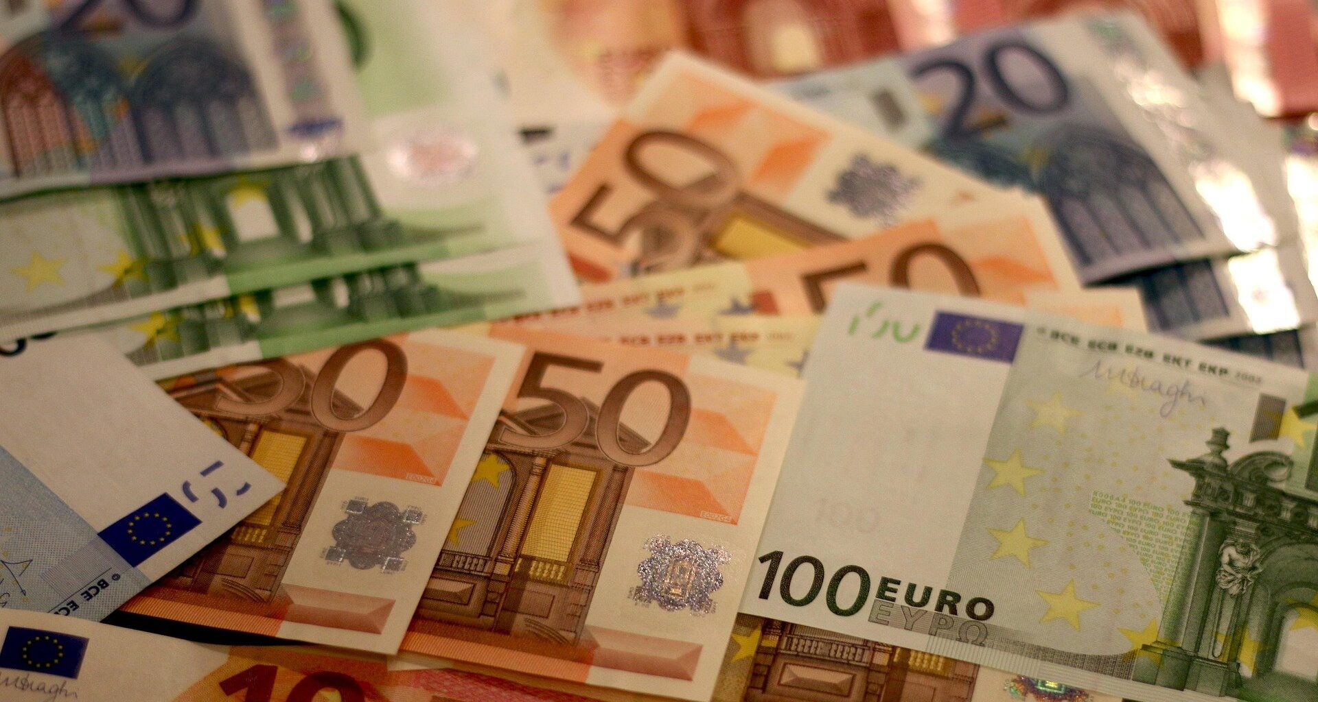 Löytyykö sinulta vanhoja euroseteleitä? Näin niille käy maksuvälineenä