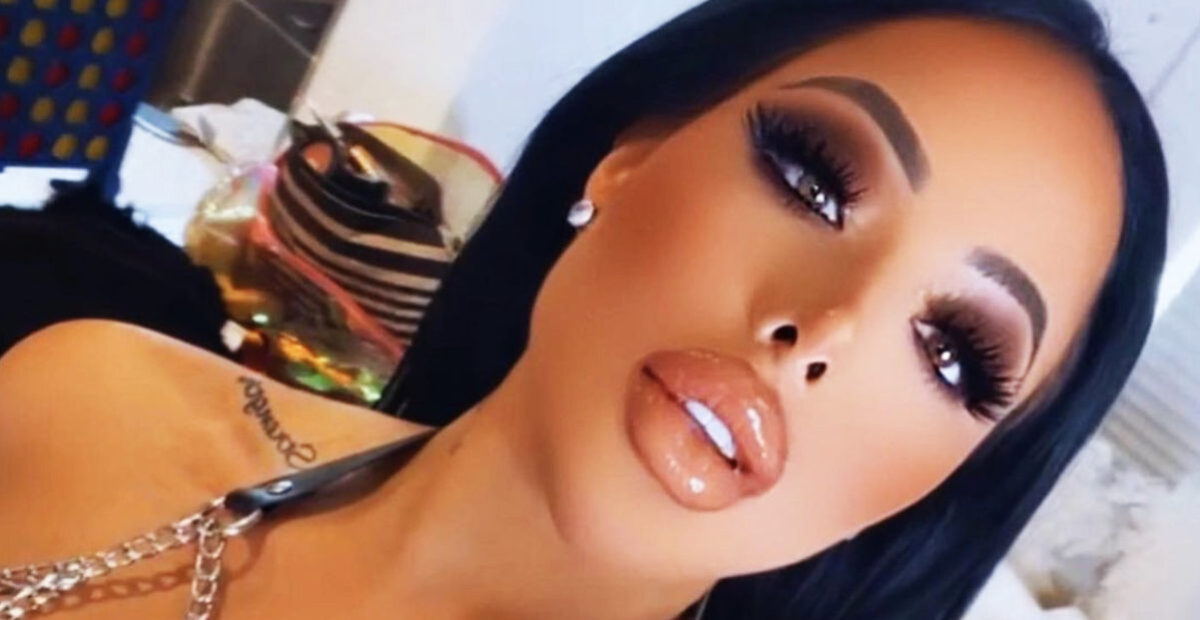 Kohukaunotar Nicole Zavalan uimapuku ihmetyttää – pelkkiä remmejä – Stara