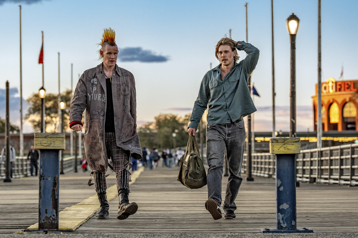 New Yorkissa majaileva englantilaispunkkari Russ (Matt Smith) ja jokamiesjenkki Hank (Austin Butler) pakoilevat kilpailevia rikollisporukoita Darren Aronofskyn överiksi äityvässä rytinäjännärissä.