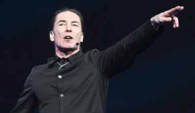 Näyttelijä Sami Uotila poseeraa yllättäen sotilasbaretissa - Onnea matkaan!