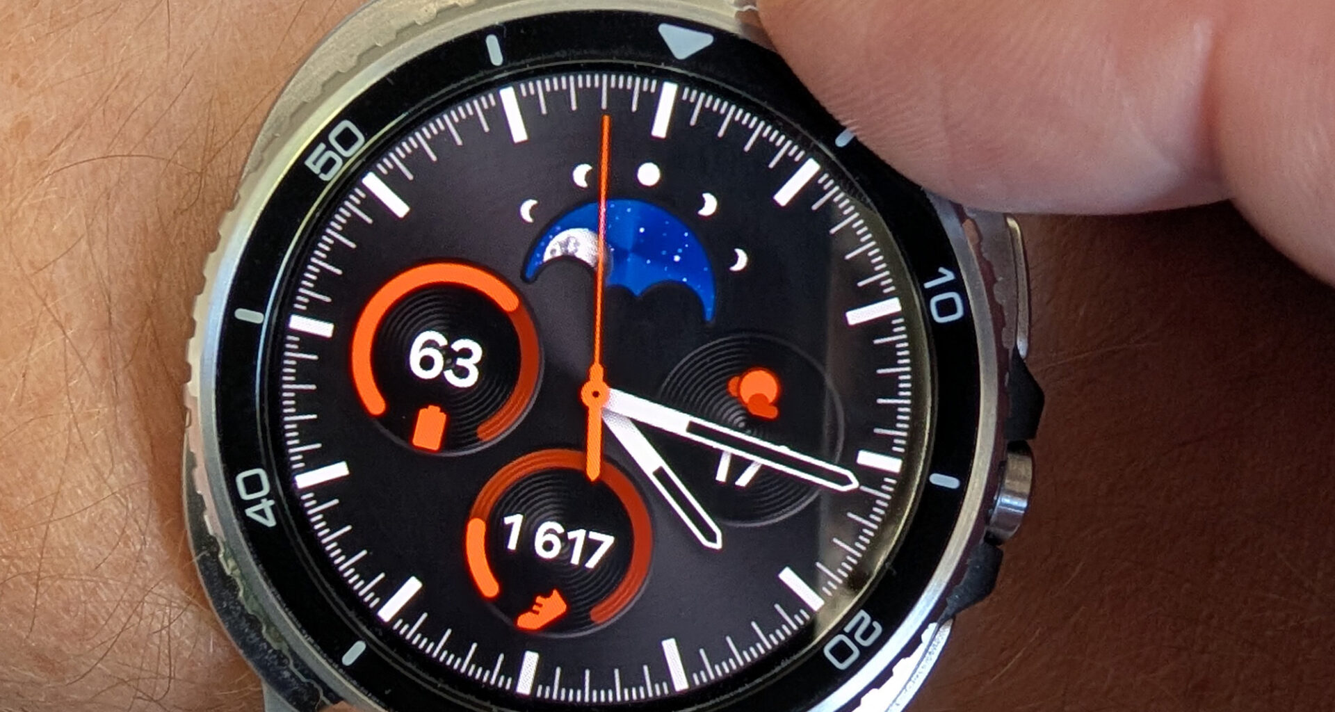 Testi | Samsung Galaxy Watch8 Classic -älykello – Pyöritettävä kehä kruunaa kellon