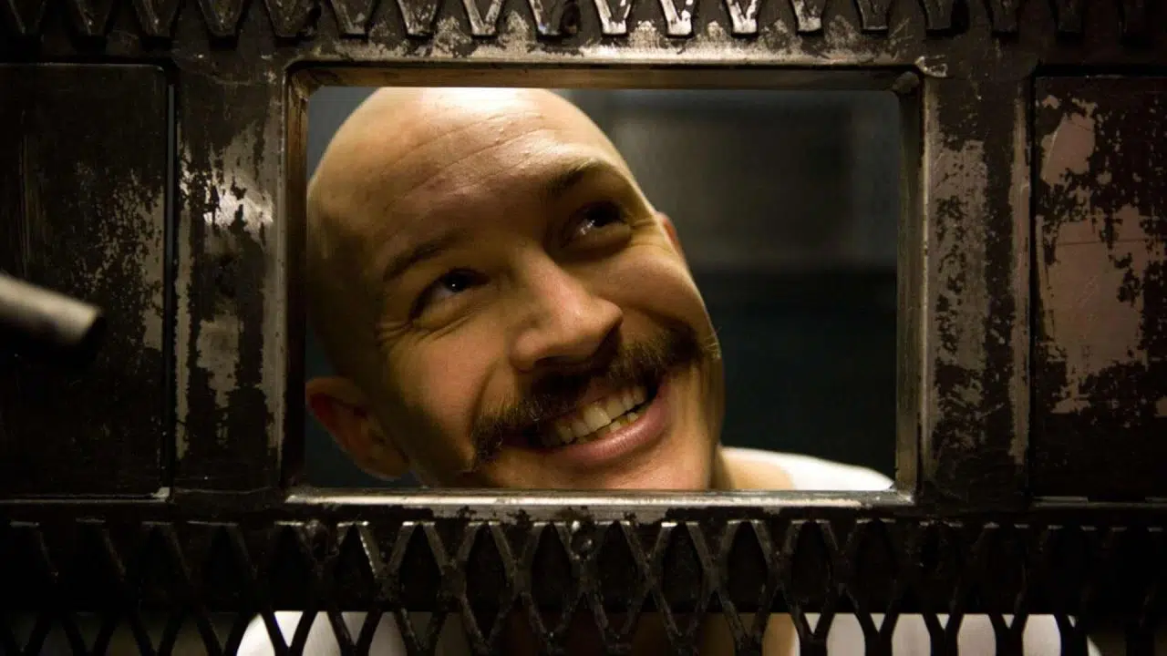 Yöllä tv:ssä: Tom Hardy vetää vakuuttavan roolin tosielämän rikollisen roolissa - sai ylistystä suorituksestaan