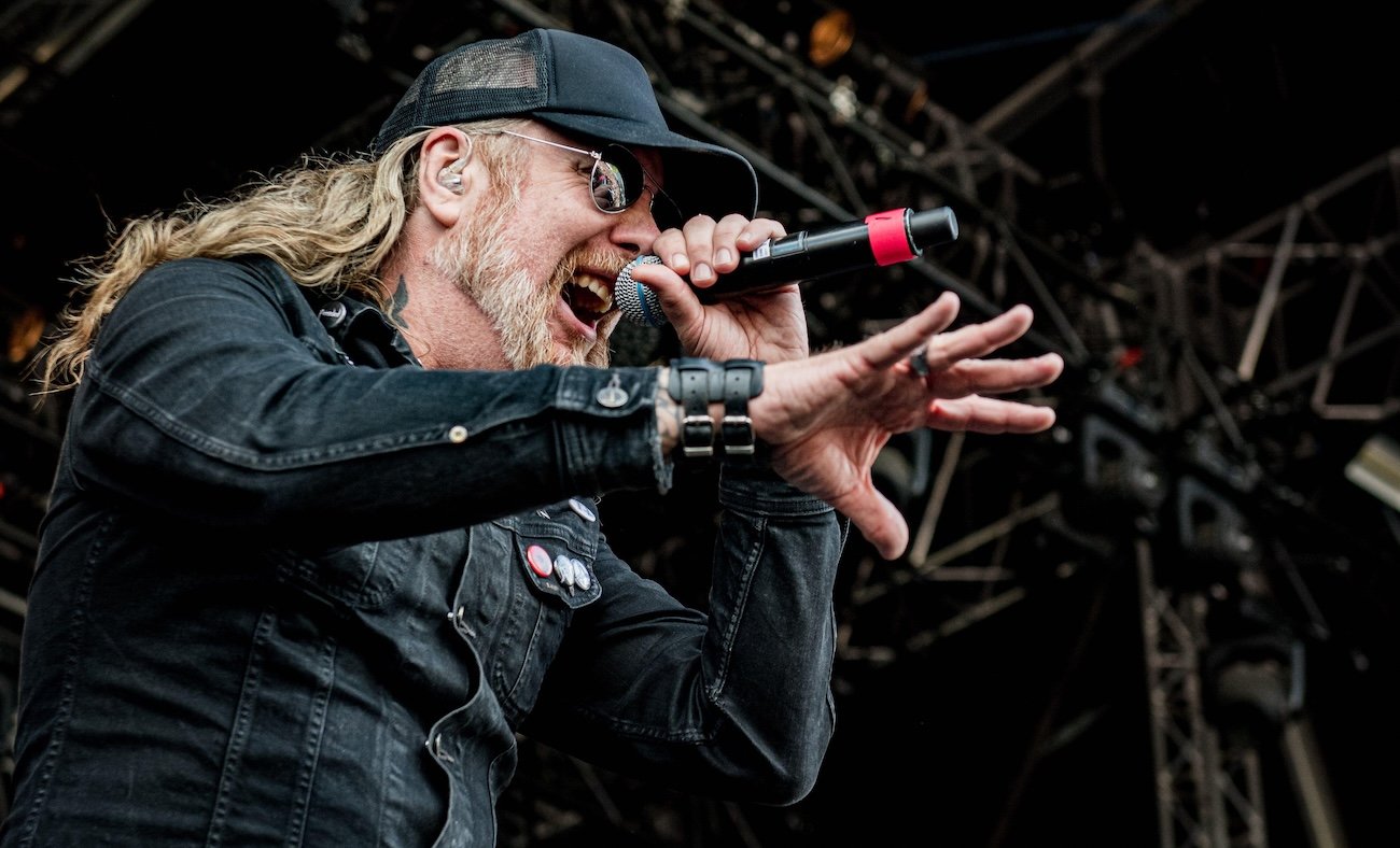 At the Gates tiedottaa huolestuttavia uutisia - syöpää sairastava keulakuva on sairaalassa "ympärivuorokautisessa tarkkailussa"