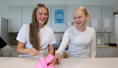 Puhelinperjantai lieventää kännykkäkieltoa Vetelissä ‒ ”Osalle on ollut vaikeaa luopua”