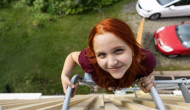 ”Se oli ympäristö, jossa ei yrittänyt olla mitään, ja silti tuli nähdyksi itsenään” – Valtakunnallisesti suosiotaan kasvattanut protuleiri oli kajaanilaiselle Selma Saarelle merkittävä kokemus