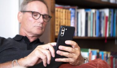 Kuivasilmäisyys ja moni muukin oire voi johtua liiallisesta älylaitteen tuijottamisesta