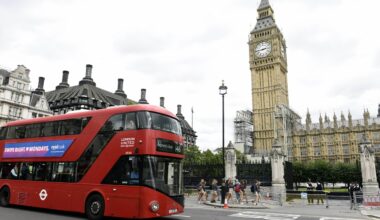 Ekonomistien mukaan Britannia valuu kohti massiivista kriisiä