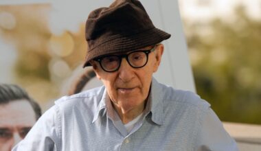 Elokuvaohjaaja Woody Allen matkustaa Venäjälle - "En usko että taiteellisten keskustelujen katkaiseminen on koskaan hyvä tapa auttaa"