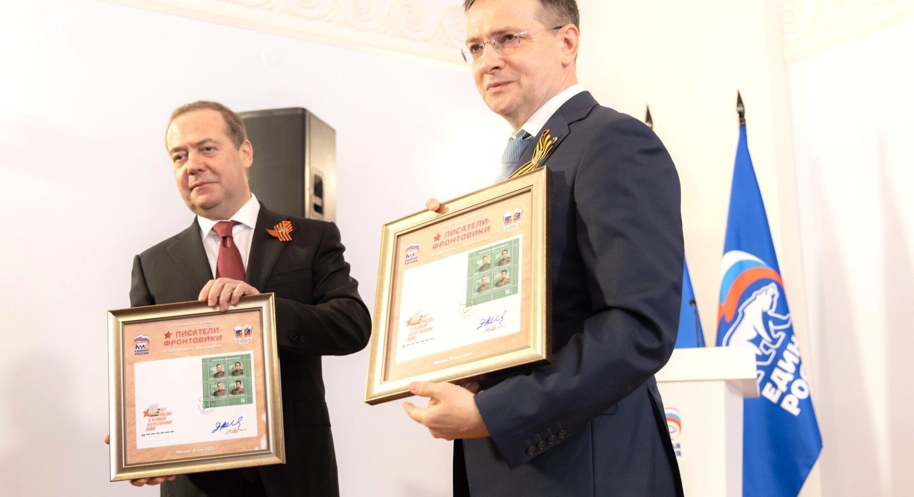 Uusi selitys Dmitri Medvedevin muodonmuutokselle: Kyse on selviytymisestä