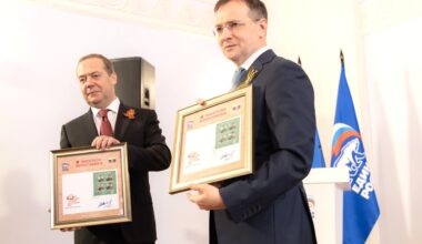 Uusi selitys Dmitri Medvedevin muodonmuutokselle: Kyse on selviytymisestä