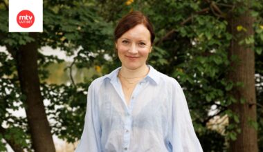 Elena Leeve esittää Sunnuntailounas-sarjassa Eeviä.