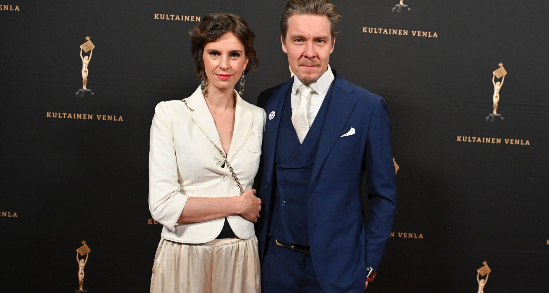Tältä Olga ja Tuukka Temonen näyttivät hääpäivänään – katso kuvat