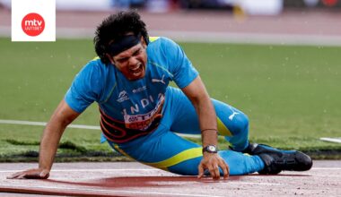 Neeraj Chopra irvisti heittonsa jälkeen.