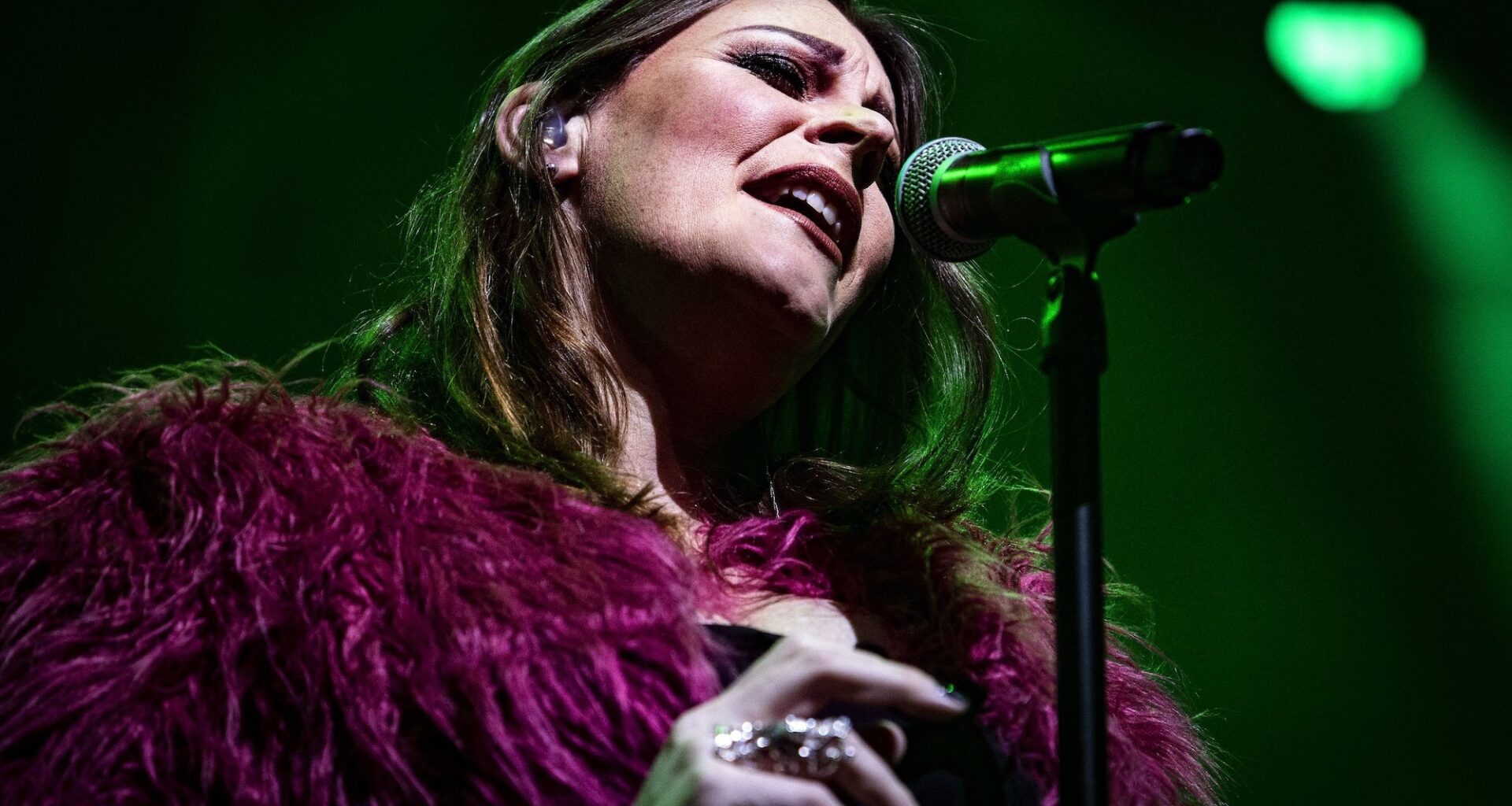 Nightwishin Floor Jansen sanoo pari valittua sanaa uskonnosta – kirkko saa nyt kuulla kunniansa