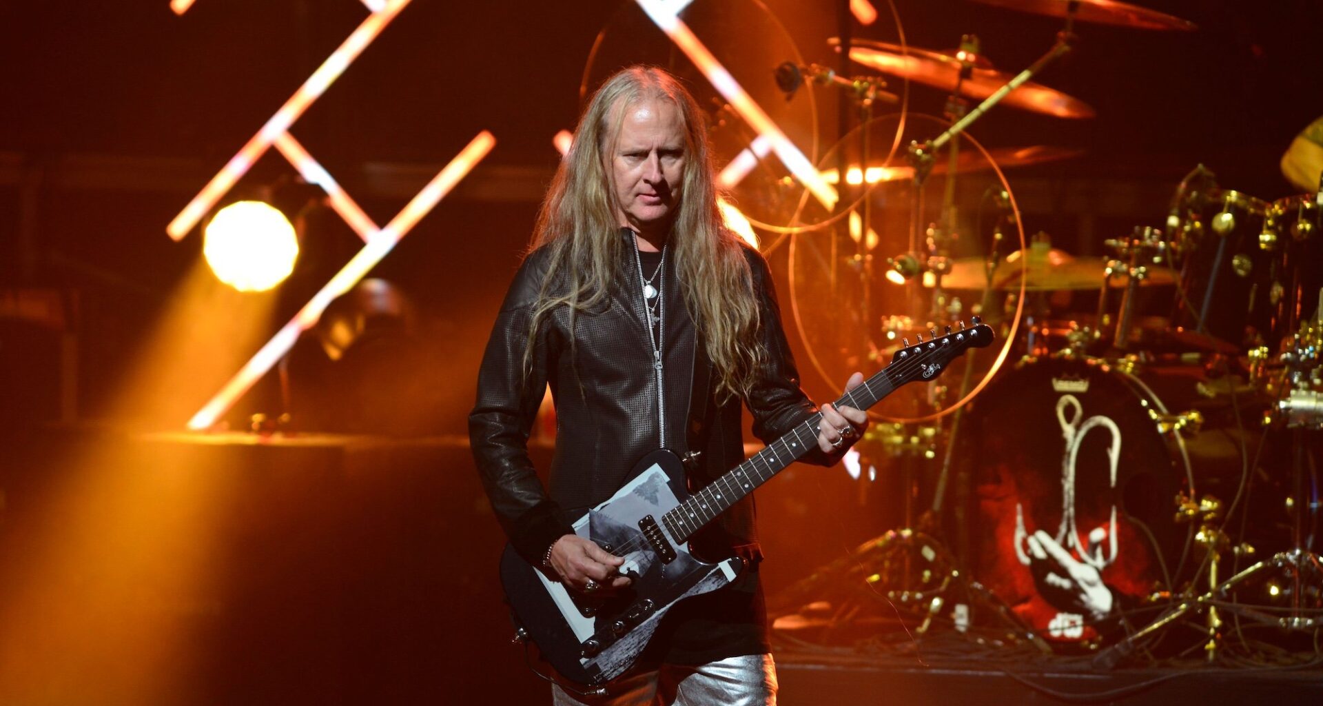 Aina ei mene putkeen – Jerry Cantrell kertoo Alice in Chainsin vastoinkäymisten täyttämästä vuodesta