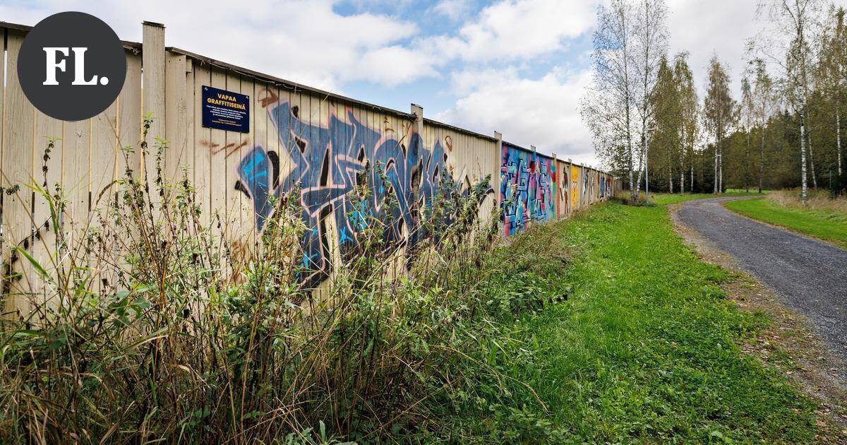 Vapaa graffitiseinä Sortohaassa: AutoGearin puuaitaan saa taiteilla luvan kanssa | Paikalliset