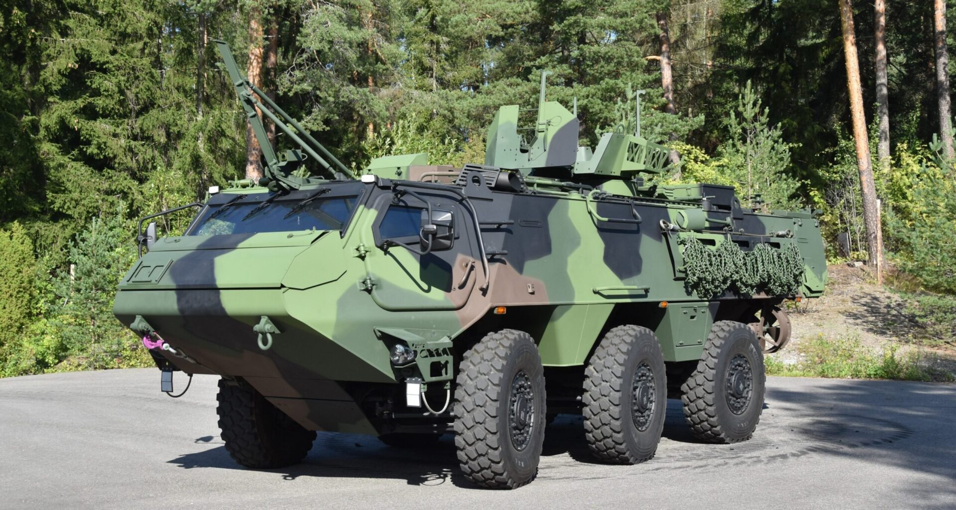Suomen aseteollisuudella hitti – KL: Tämä ajoneuvo viedään käsistä