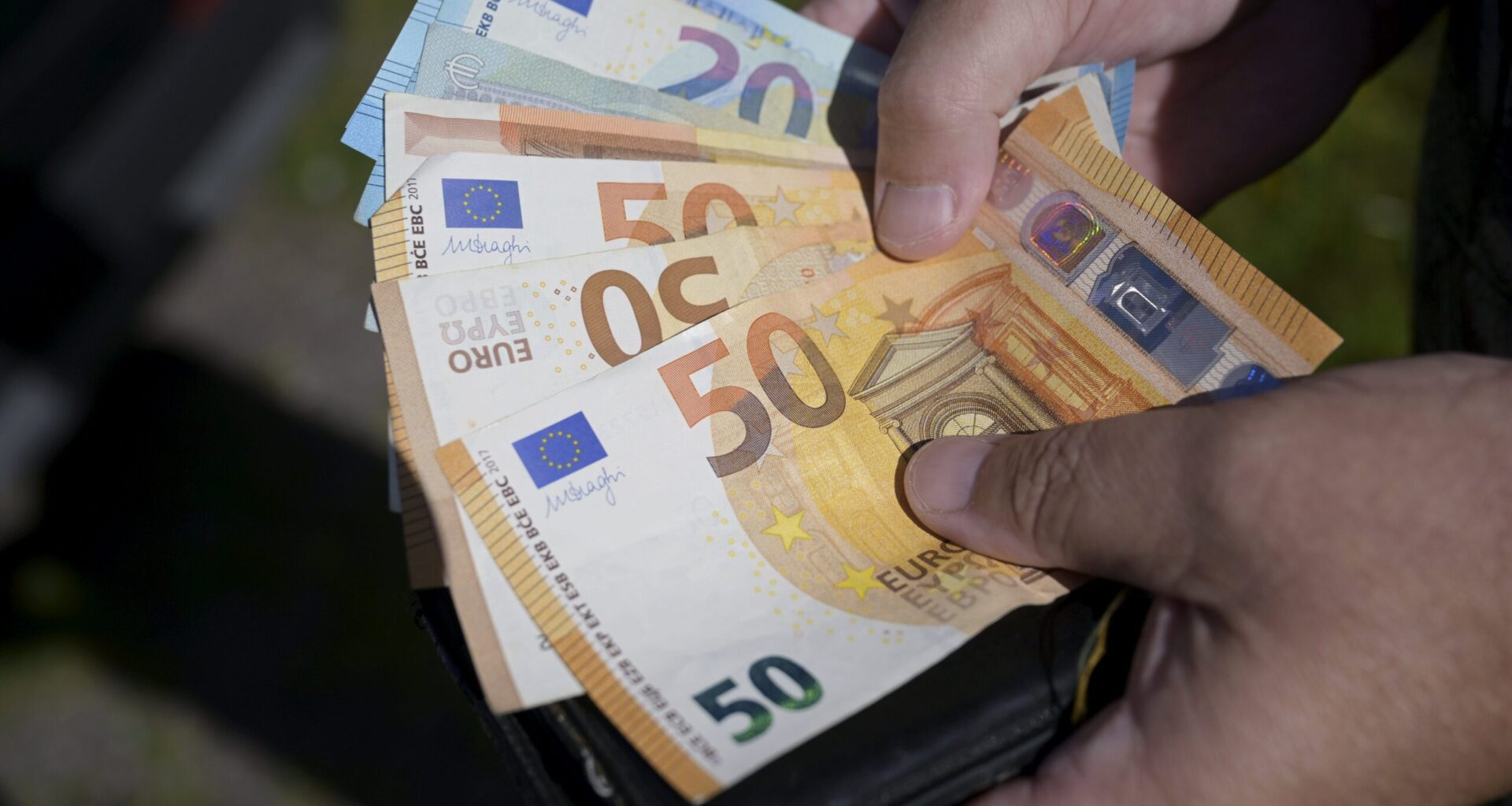 "Käteen jää enemmän" - Reilut 4000e/kk tienaavan ostovoima nousee reippaasti