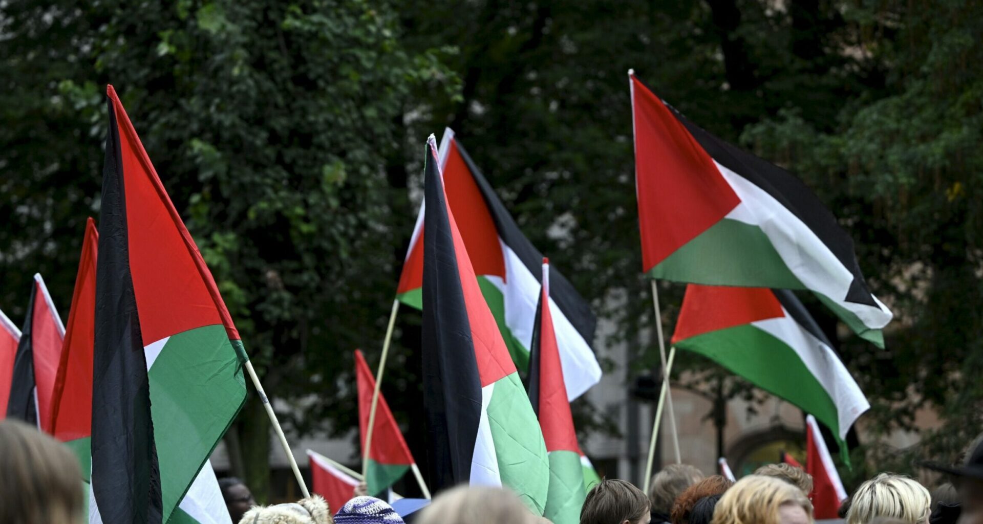 "Tämä on kuvottavaa" - Ruotsin ministerit ryöpyttävät Palestiina-aktivisteja
