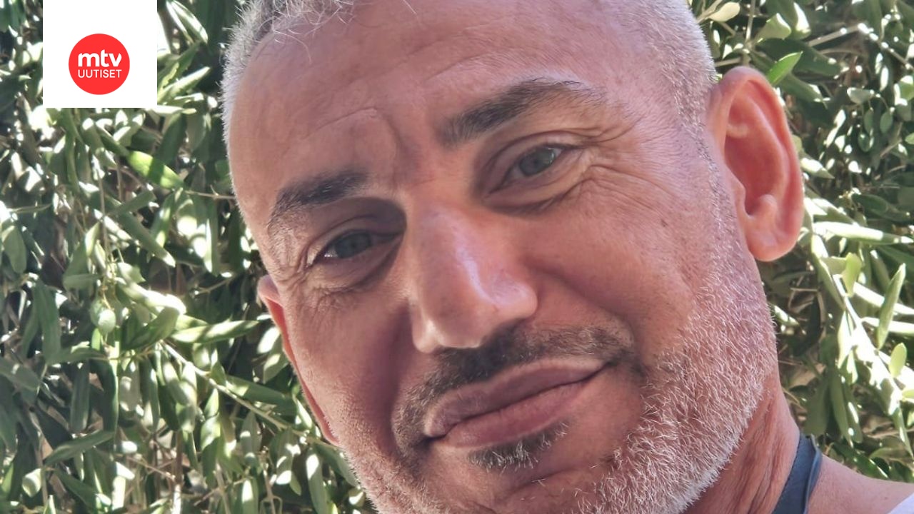 Palestiinalainen rauhanaktivisti Ahmed Helou kuvattuna Combatants for Peace -järjestön työpajassa Länsirannalla sijaitsevassa Beit Jalassa syyskuussa 2025.