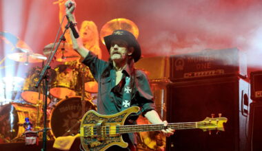 "Hän oli isäni, isoisäni, pikkuveljeni ja pikkusiskoni" – Mikkey Dee muistelee Lemmyä lämmöllä