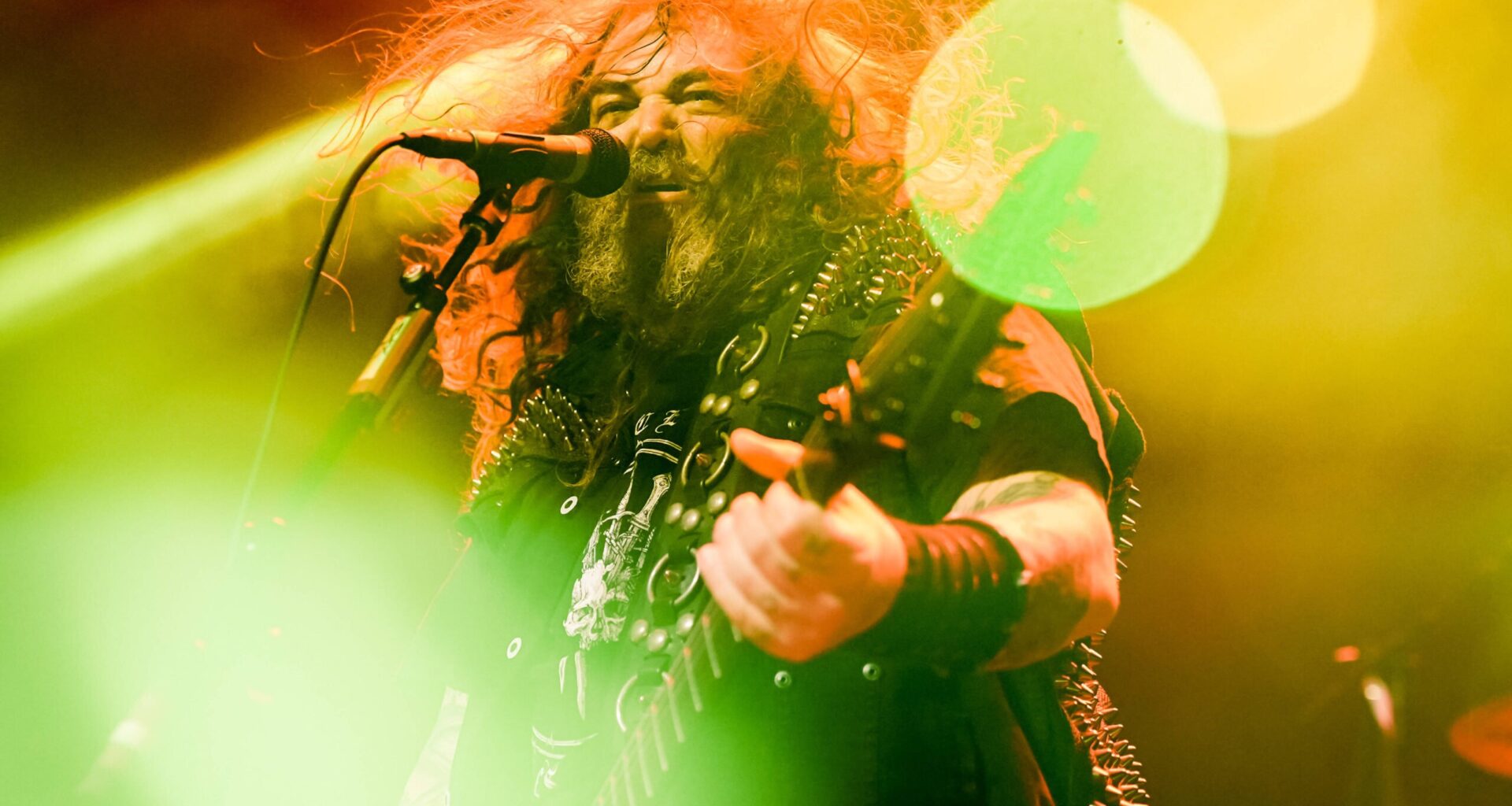 "Haistakaa vittu! Ketä jumalauta kiinnostaa toisten paino?" – Max Cavalera puolustaa Axl Rosea värikkäin sanankääntein