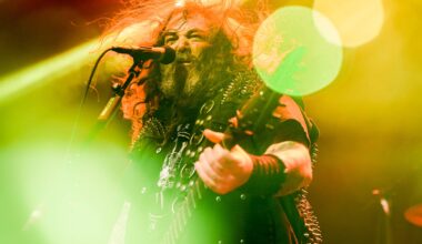 "Haistakaa vittu! Ketä jumalauta kiinnostaa toisten paino?" – Max Cavalera puolustaa Axl Rosea värikkäin sanankääntein