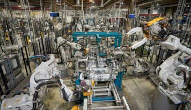 Analyysi: Valmet Automotive -kauppa herättää kasan kysymyksiä, yksi vastaus voi löytyä Natosta | Talous