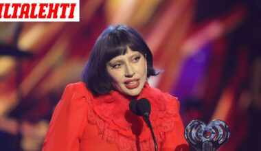 Lady Gaga esitteli miljoonasormustaan
