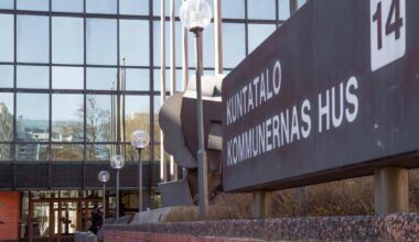 Kaupungit ihmettelevät kotouttamiskorvausten leikkausta: ”Ei meillä ole mahdollisuutta leikata näistä palveluista” | Uusimaa