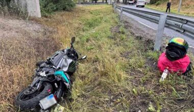 Motoristeja kaatuu öljyisellä rampilla Tampereella: ”Ei auta, vaikka tekisi mitä” | Pirkanmaa