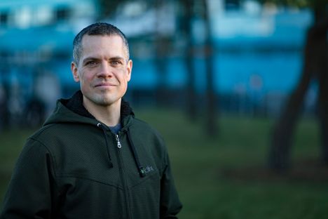 Ville Holmbergin mukaan flunssa-aalto näkyy nyt kaikkialla.