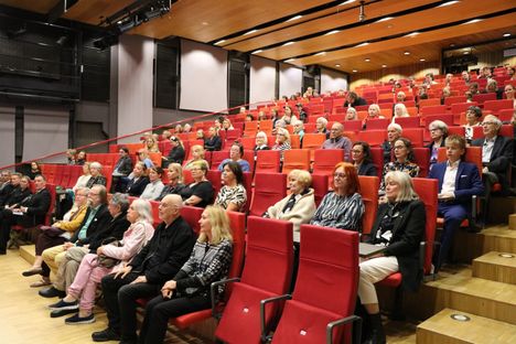 Tasavuosia täyttäneen Kankaanpään taidekoulun torstaina järjestetty Sidos-juhlaseminaari on vain yksi tilaisuuksista, joilla vuonna 1965 aloittanut opinahjo juhlistaa merkkivuottaan.