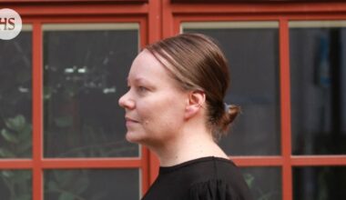 Kirja-arvio: Katri Korhosen vahvassa esikoiskirjassa asuntoon kannettu sohva tuo mieleen kuoleman, mutta rakkauskin pilkahtelee