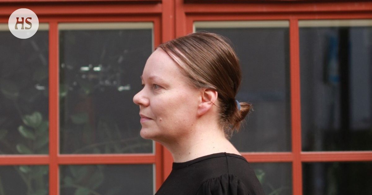 Kirja-arvio: Katri Korhosen vahvassa esikoiskirjassa asuntoon kannettu sohva tuo mieleen kuoleman, mutta rakkauskin pilkahtelee