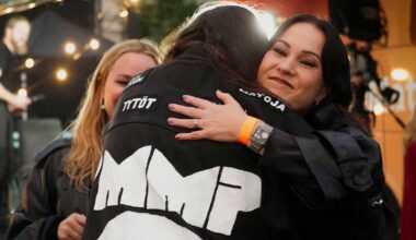PMMP-dokumentin ensi-ilta Kansalaistorilla oli fanien ja yhtyeen tunteikas jälleennäkeminen | Yle Kulttuuri