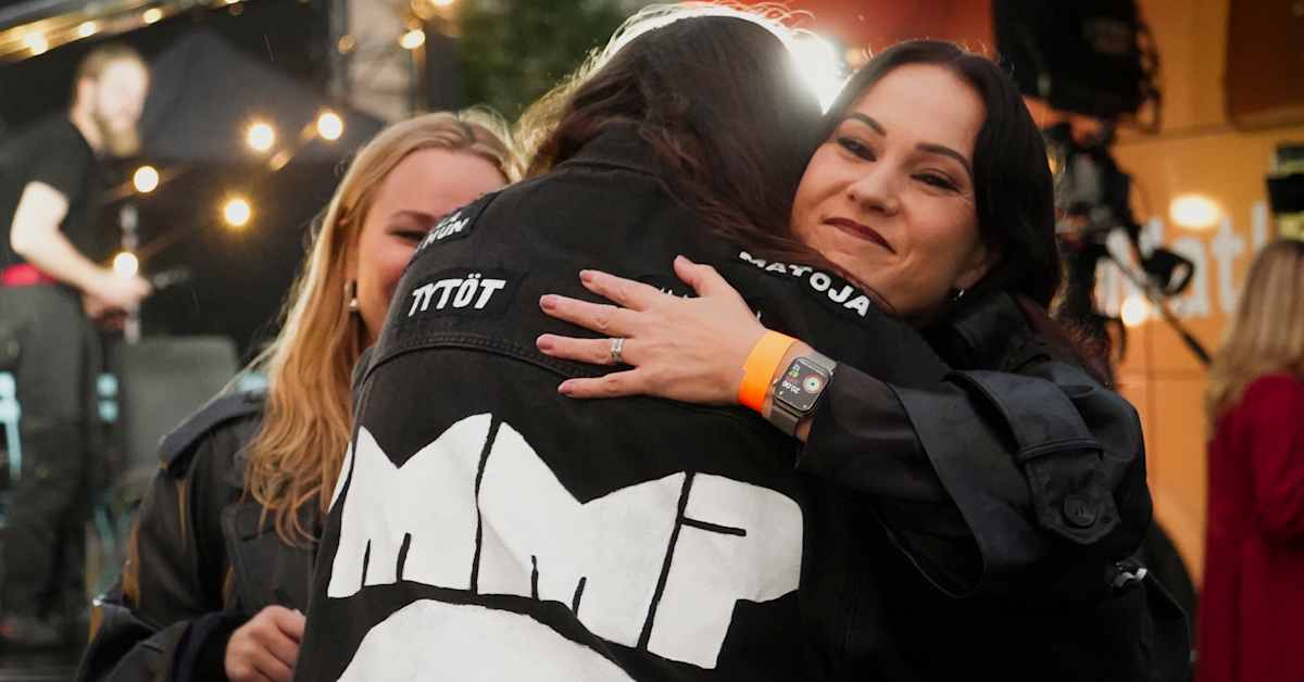 PMMP-dokumentin ensi-ilta Kansalaistorilla oli fanien ja yhtyeen tunteikas jälleennäkeminen | Yle Kulttuuri