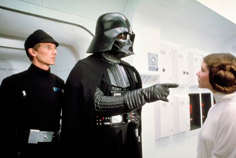 David Prowse (keskellä) esitti Darth Vaderia ensimmäisissä Tähtien sota -elokuvissa. Kuvassa myös Al Lampert ja prinsessa Leiaa näytellyt Carrie Fisher.