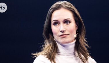 Näin Sanna Marin alkoi muuttua ja tuijottaa jumppakelloaan