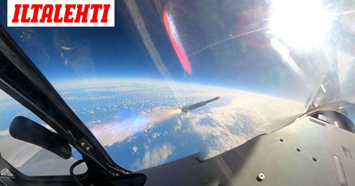 Hävittäjät tuhosivat kohteet ilmataisteluohjuksilla ennennäkemättömässä kokeessa