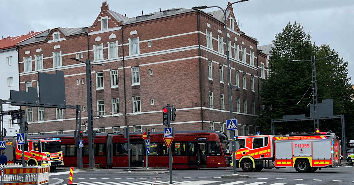 Raitiovaunu törmäsi jalankulkijaan Tampereella | Uutisia lyhyesti