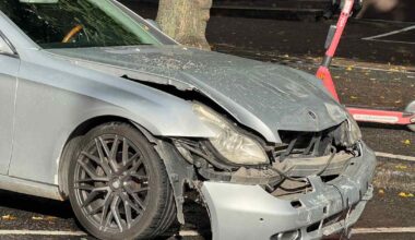 Kolari Tampereen keskustassa: auto kaatui kyljelleen risteyksessä, yksi loukkaantui | Pirkanmaa
