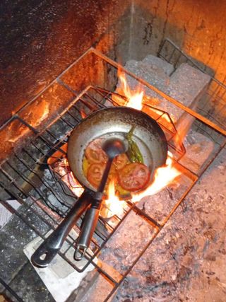 Ruoka pitää Gazan kaupungissa tehdä avotulella.