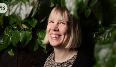Kaisa Kangas on julkaissut ensimmäisen suomenkielisen yleistajuisen kirjan larppaamisesta eli liveroolipelaamisesta