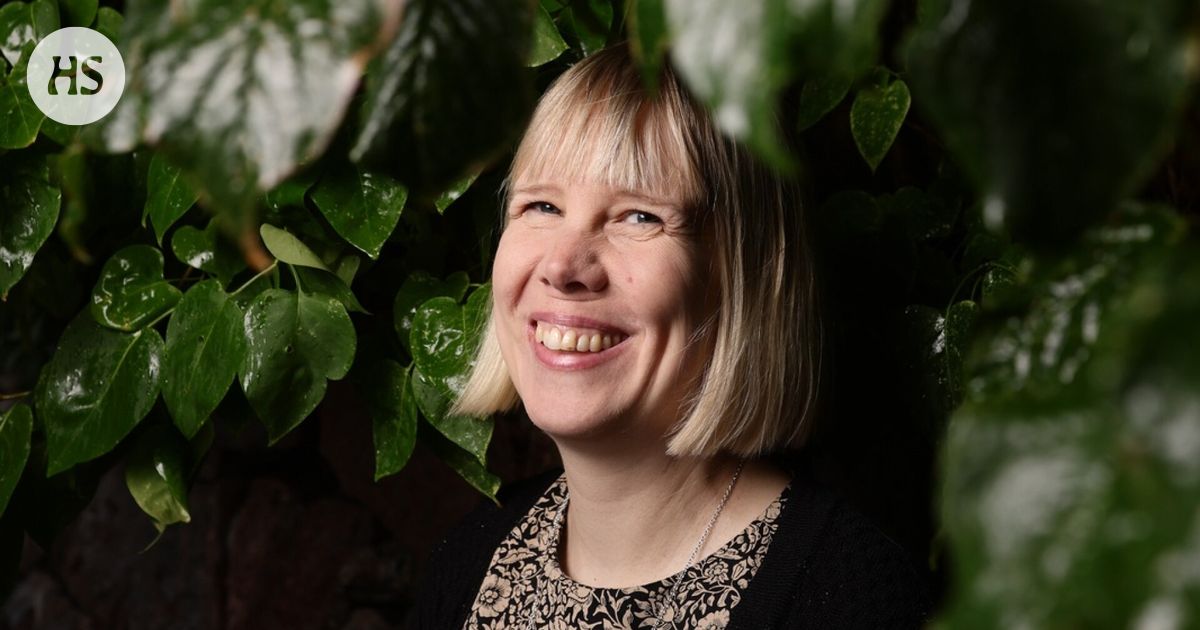 Kaisa Kangas on julkaissut ensimmäisen suomenkielisen yleistajuisen kirjan larppaamisesta eli liveroolipelaamisesta