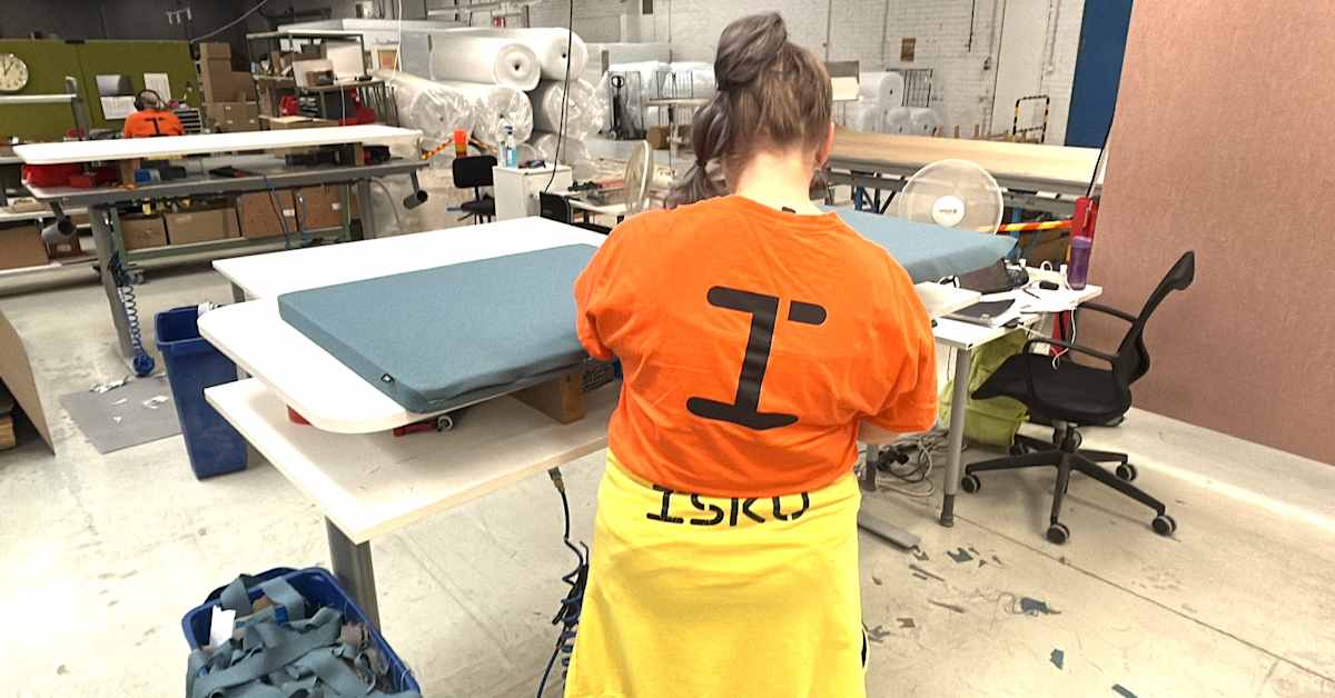 Talous­vaikeuksien kanssa kamppaileva Isku etsii uusia töitä huonekalu­tehtaalleen Lahteen | Päijät-Häme