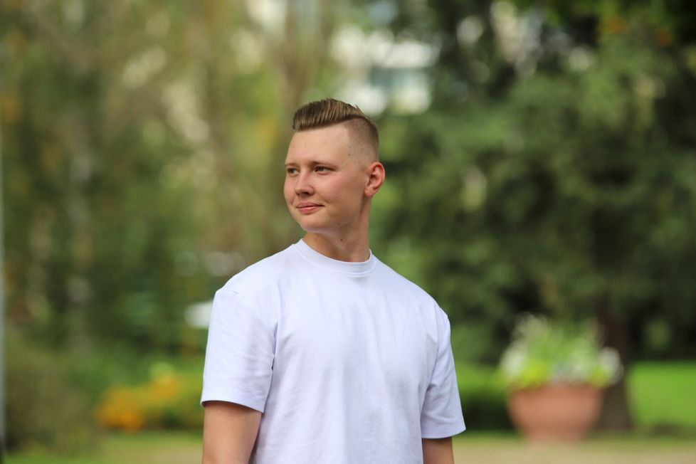 Nokialainen Oskar Lehtinen, 25, aloitti musiikin tekemisen toden teolla vasta pari vuotta sitten, mutta nousi pian nokialaisten tietoisuuteen. Lehtinen on valloittanut tanssilavoja ja myös koti-Nokian puistoja kevyen musiikin tulkinnallaan. 
